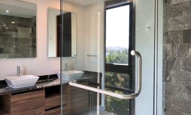 Espectacular departamento con vista al parque, 3 recámaras, 3.5 baños, 3 autos, alberca y gimnasio