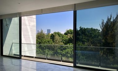 Espectacular departamento con vista al parque, 3 recámaras, 3.5 baños, 3 autos, alberca y gimnasio