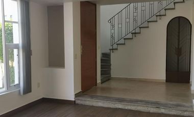 Preciosa Casa en condominio