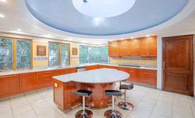 Casa en venta sobre el Campo de Golf de Los Encinos