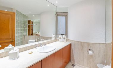 Casa en venta sobre el Campo de Golf de Los Encinos