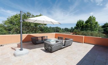 Casa en venta sobre el Campo de Golf de Los Encinos