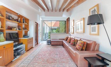 Casa en venta sobre el Campo de Golf de Los Encinos