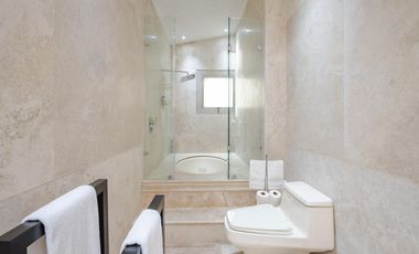 Casa en venta sobre el Campo de Golf de Los Encinos