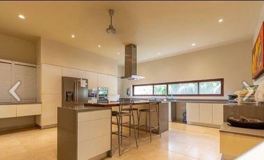 Casa en venta dentro del Yucatán Country Club, Cutzam, Mérida