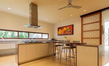 Casa en venta dentro del Yucatán Country Club, Cutzam, Mérida