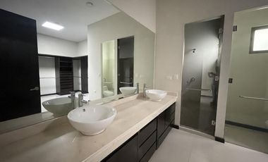 Casa en Venta en La Joya Residencial