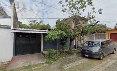 CASA A LA VENTA EN LA COLONIA LOMAS DE SAYULA, TAPACHULA, CHIAPAS, A 5 MINUTOS DE LA ZONA CENTRO, A 10 MINUTOS DE CENTRO COMERCIAL ALAIA TAPACHULA.