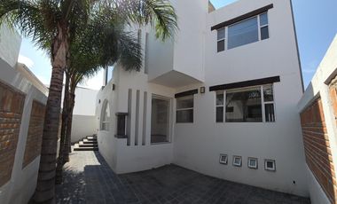 Casa en Venta | Claustros del Sur, Centro Sur, Qro. cerca del Nuevo Hospital Ángeles