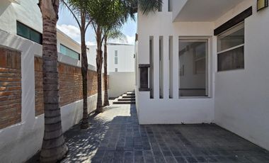 Casa en Venta | Claustros del Sur, Centro Sur, Qro. cerca del Nuevo Hospital Ángeles