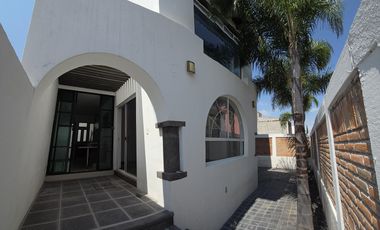 Casa en Venta | Claustros del Sur, Centro Sur, Qro. cerca del Nuevo Hospital Ángeles