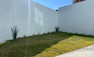 Casa en venta con tres recamaras y jardin en  Belén, Tlaxcala.