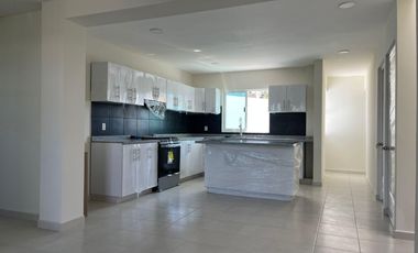 Casa en venta con tres recamaras y jardin en  Belén, Tlaxcala.