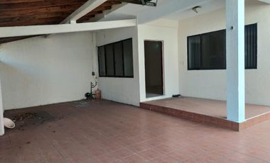 Casa en venta Fraccionamiento Las Antillas, zona comercial cerca de la boticaria