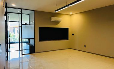 Oficina en  RENTA en Sonata Lomas de Angelopolis Puebla.