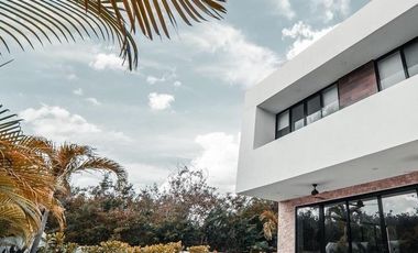 Casa en renta  Yucatan Country Club, Privada Oasis