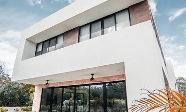 Casa en renta  Yucatan Country Club, Privada Oasis