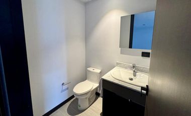 Nuevo, Muy cerca Zona Financiera, Torre Elysian en el Country Club, 1 recámara, 1.5 baños, 1 auto