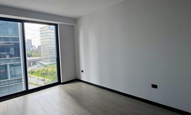 Nuevo, Muy cerca Zona Financiera, Torre Elysian en el Country Club, 1 recámara, 1.5 baños, 1 auto
