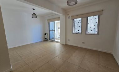 Departamento en alquiler de un ambiente con placard en Caseros,