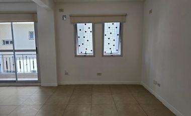 Departamento en alquiler de un ambiente con placard en Caseros,