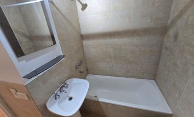 Departamento en alquiler de un ambiente con placard en Caseros,