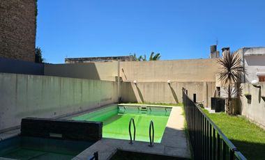 Departamento en alquiler de un ambiente con placard en Caseros,