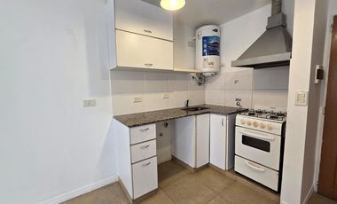 Departamento en alquiler de un ambiente con placard en Caseros,