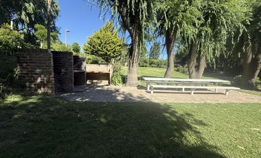 Alquiler Temporario - Casa Quinta con Pileta y Costa de Río - General Roca A001