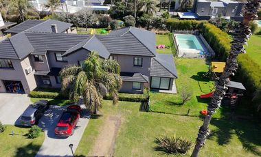 2 lotes venta Casa en San Marino (Funes Hills)