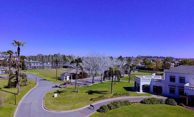 2 lotes venta Casa en San Marino (Funes Hills)