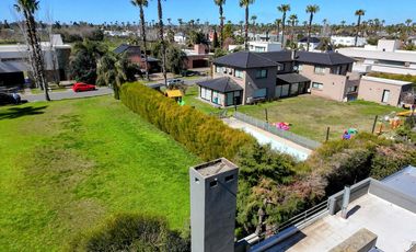 2 lotes venta Casa en San Marino (Funes Hills)