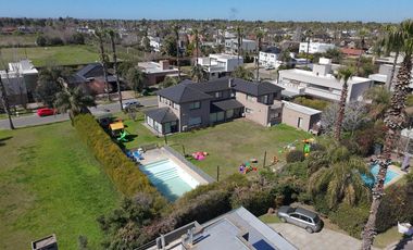 2 lotes venta Casa en San Marino (Funes Hills)