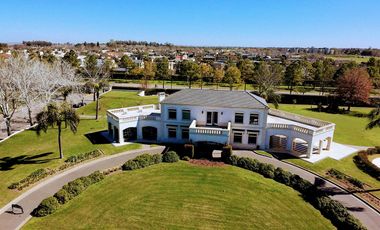 2 lotes venta Casa en San Marino (Funes Hills)