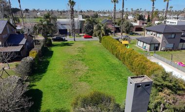 2 lotes venta Casa en San Marino (Funes Hills)