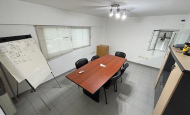 Excelente local sobre Ruta 8 con gran depósito. Venta con Renta hasta Enero de 2026