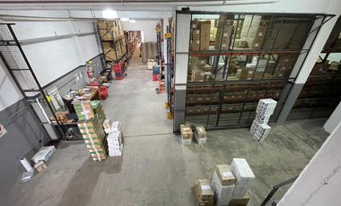 Excelente local sobre Ruta 8 con gran depósito. Venta con Renta hasta Enero de 2026