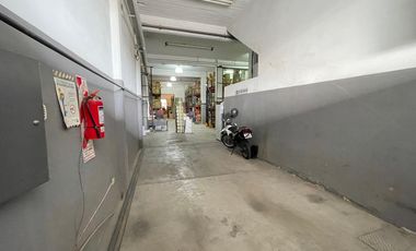 Excelente local sobre Ruta 8 con gran depósito. Venta con Renta hasta Enero de 2026