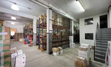 Excelente local sobre Ruta 8 con gran depósito. Venta con Renta hasta Enero de 2026