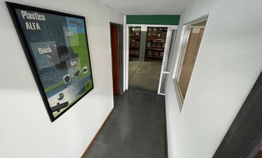 Excelente local sobre Ruta 8 con gran depósito. Venta con Renta hasta Enero de 2026