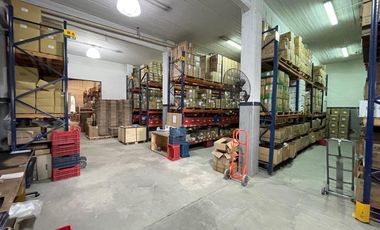 Excelente local sobre Ruta 8 con gran depósito. Venta con Renta hasta Enero de 2026