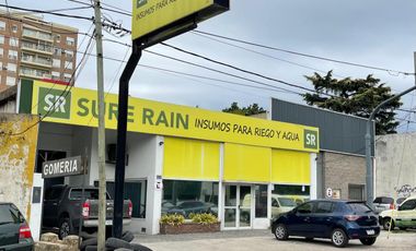 Excelente local sobre Ruta 8 con gran depósito. Venta con Renta hasta Enero de 2026