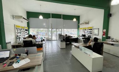 Excelente local sobre Ruta 8 con gran depósito. Venta con Renta hasta Enero de 2026