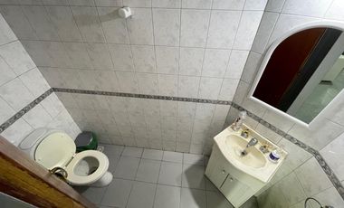 Excelente local sobre Ruta 8 con gran depósito. Venta con Renta hasta Enero de 2026