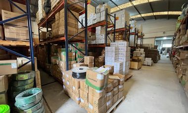 Excelente local sobre Ruta 8 con gran depósito. Venta con Renta hasta Enero de 2026