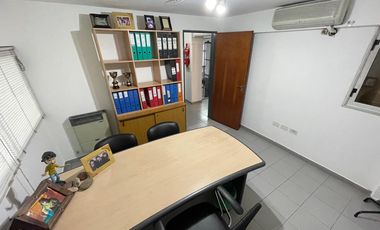 Excelente local sobre Ruta 8 con gran depósito. Venta con Renta hasta Enero de 2026