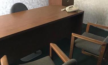 Estacionamiento y oficina, viva de sus rentas