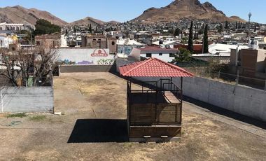 Estacionamiento y oficina, viva de sus rentas