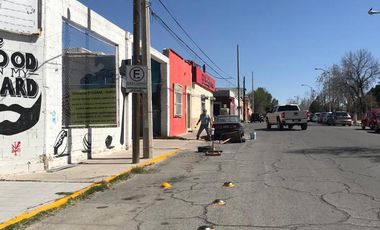 Estacionamiento y oficina, viva de sus rentas