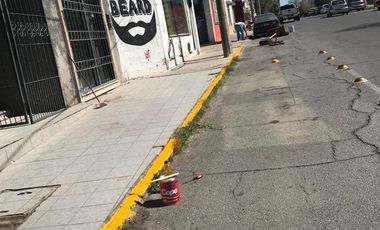 Estacionamiento y oficina, viva de sus rentas